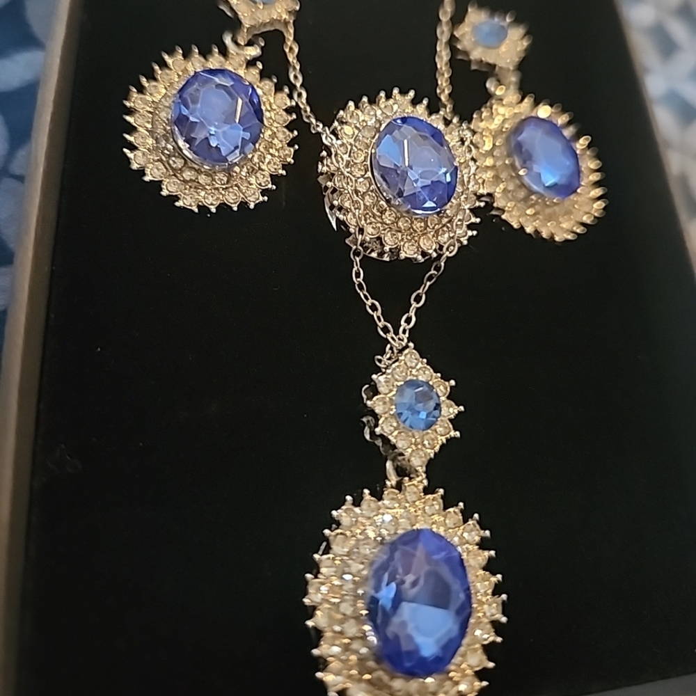 Elegant 4 Pc Simulated Blue Saphire Jewelry Set White Gold Plated - Picture 2 of 7